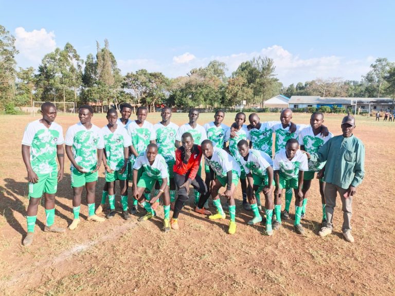 NET football team squad photo in green kit